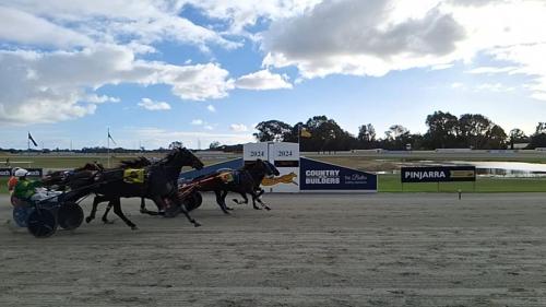 Race 8 Finish
