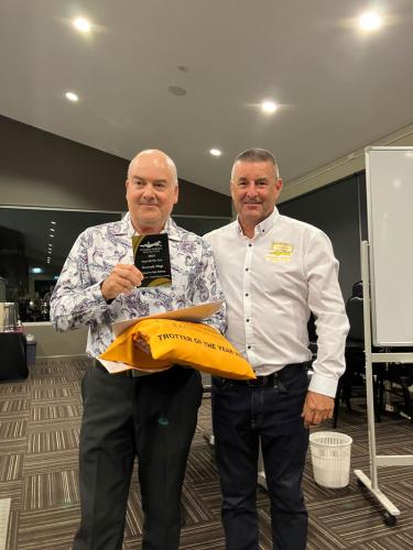 Dale-Putland-representing-Paceway-Photos-presenting-the-Club-Trotter-of-the-Year-2024-award-to-Nigel-Johns-trainer-of-Sellune