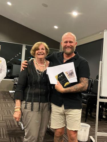 Mavis-Goodhill-representing-Australian-Premium-Feeds-presenting-the-awards-to-Chris-Voak